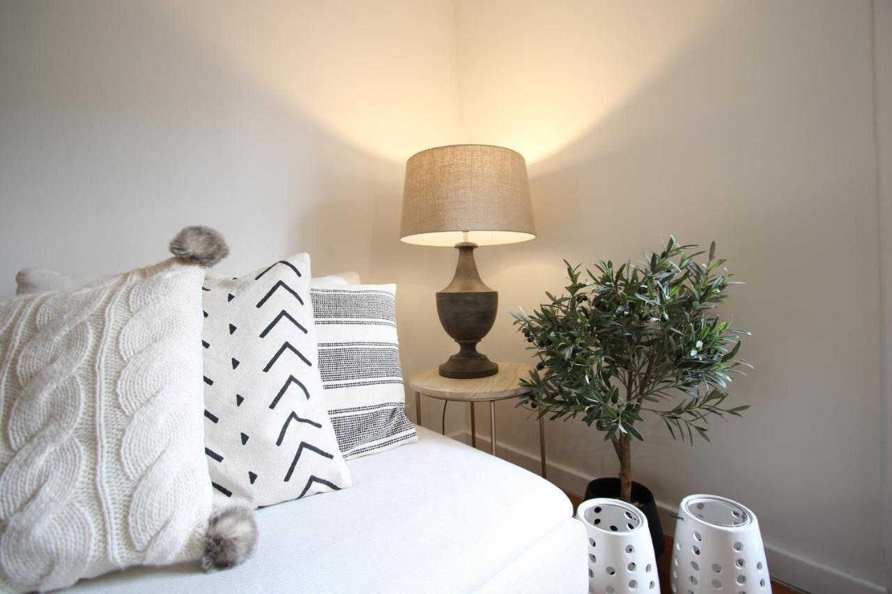 Chic Urban Retreat At Downtown With Balcony & Views Apartment Lisabona Exterior foto